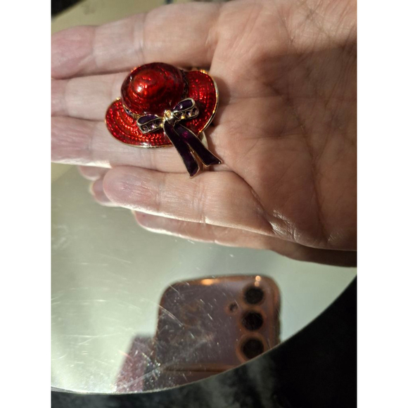 Red hat brooch with Rhinestones - Picture 4 of 4